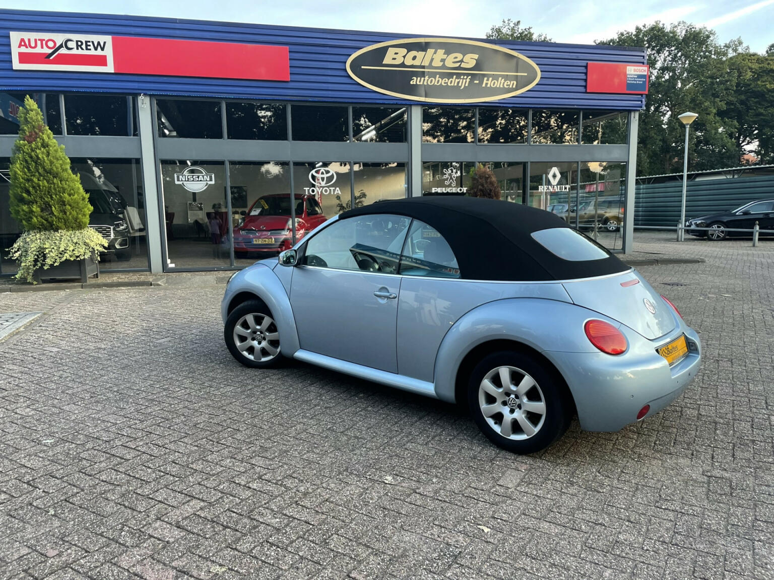Volkswagen-New Beetle-41